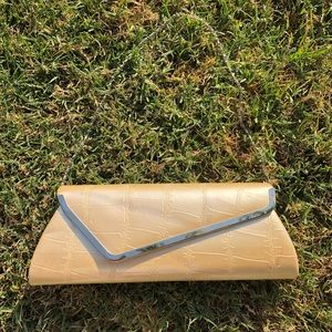 Cream hand clutch